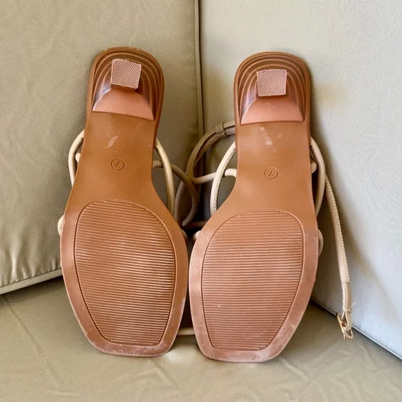 Strappy Thong Gladiator Low Kitten Heel Sandals, Size 7 - Picture 5 of 6